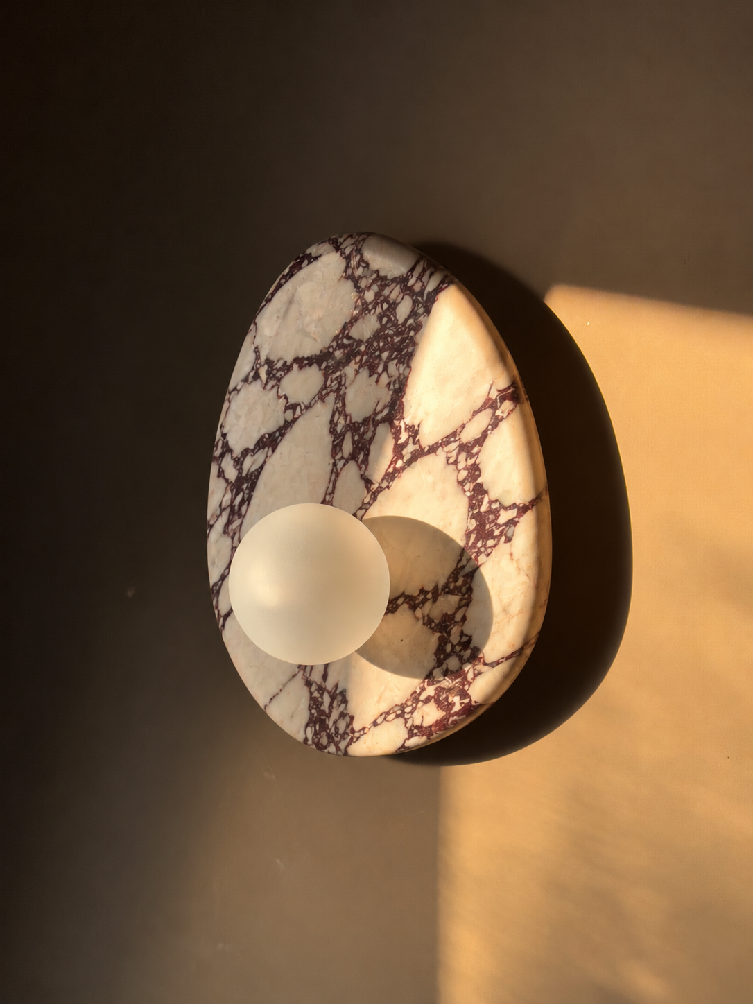 Exclusieve Calcatta Viola marmer wandlamp Nina