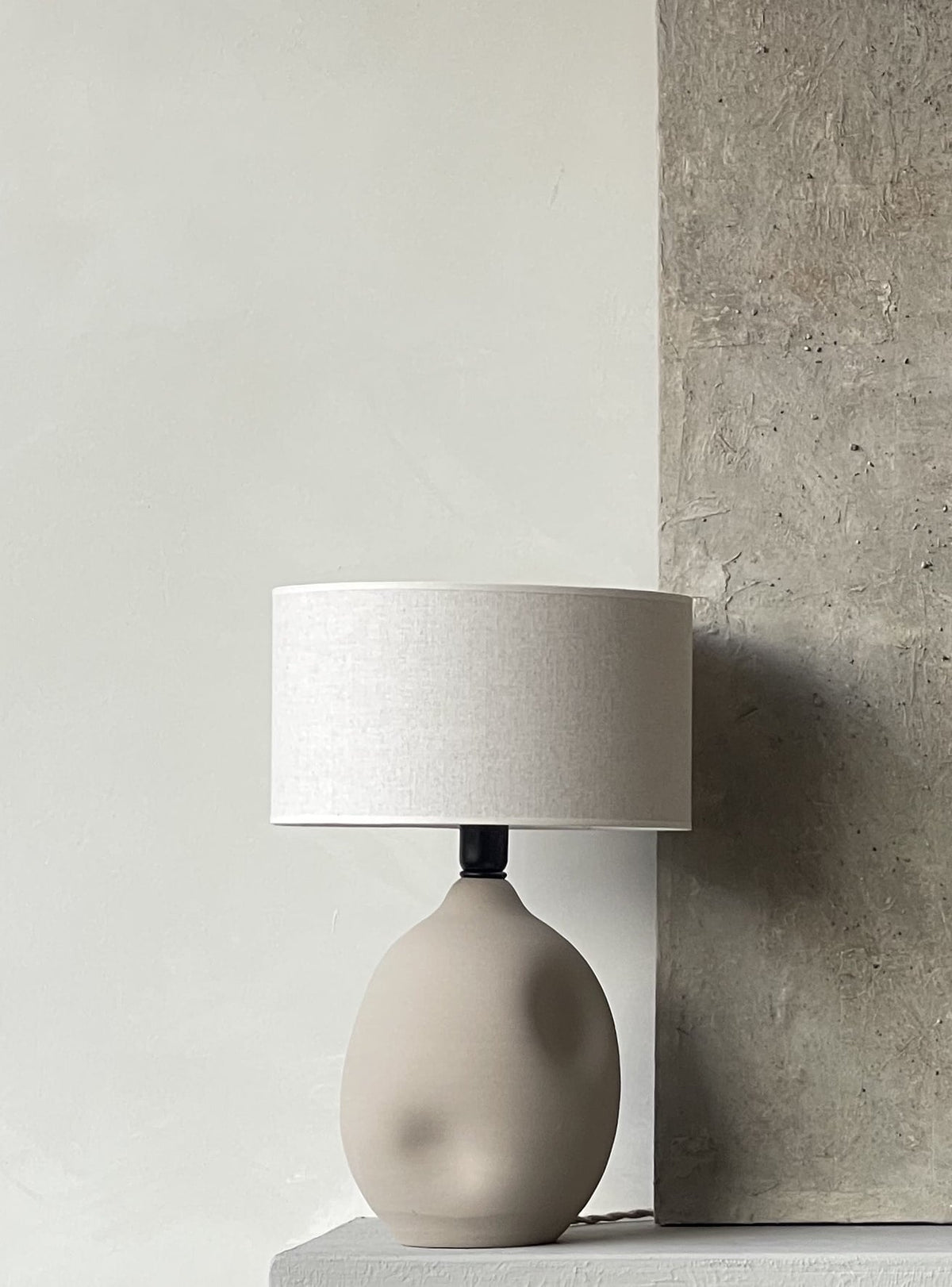Handmade table lamp Liz in Spanish earthenware sand - linen