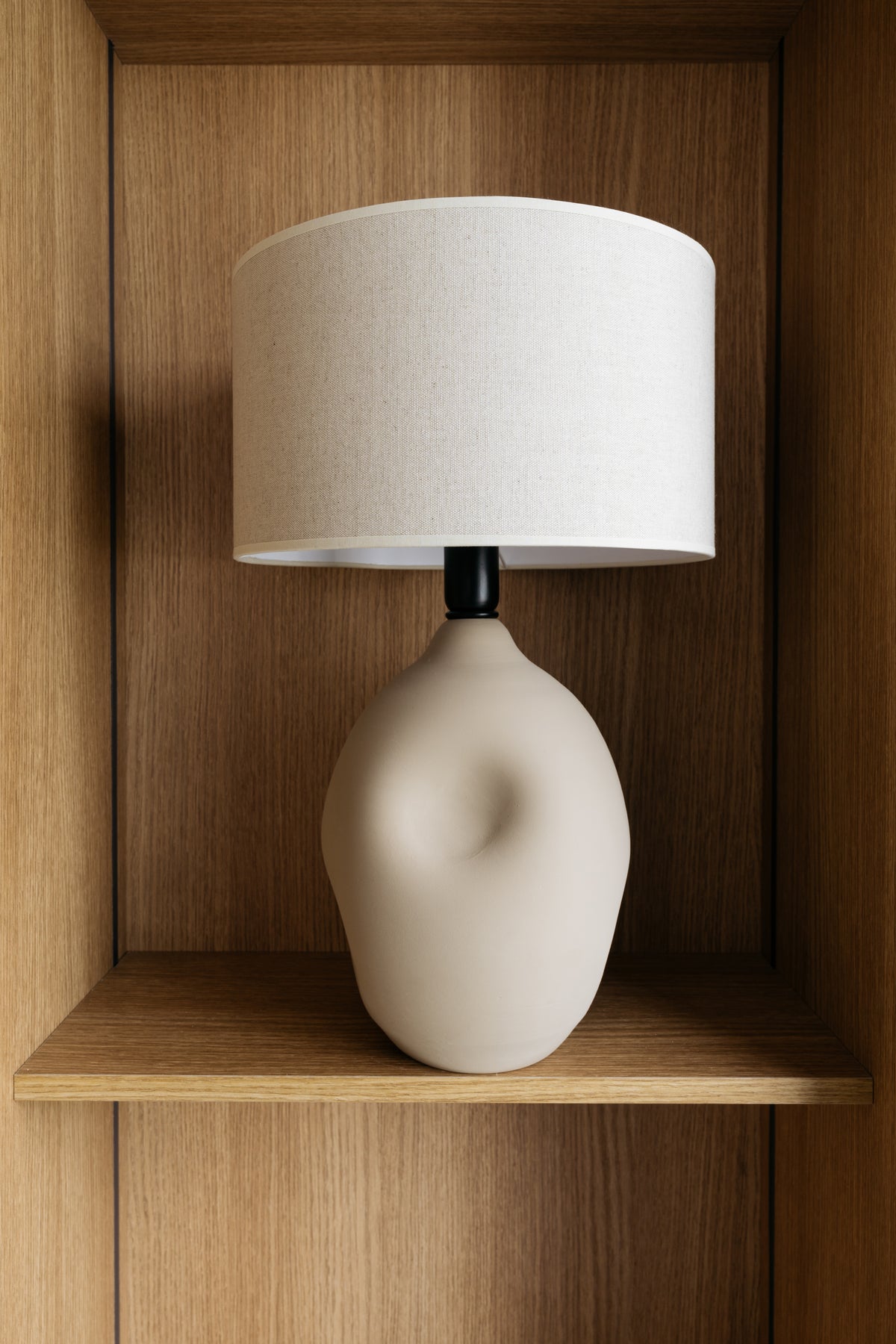 Handmade table lamp Liz in Spanish earthenware sand - linen