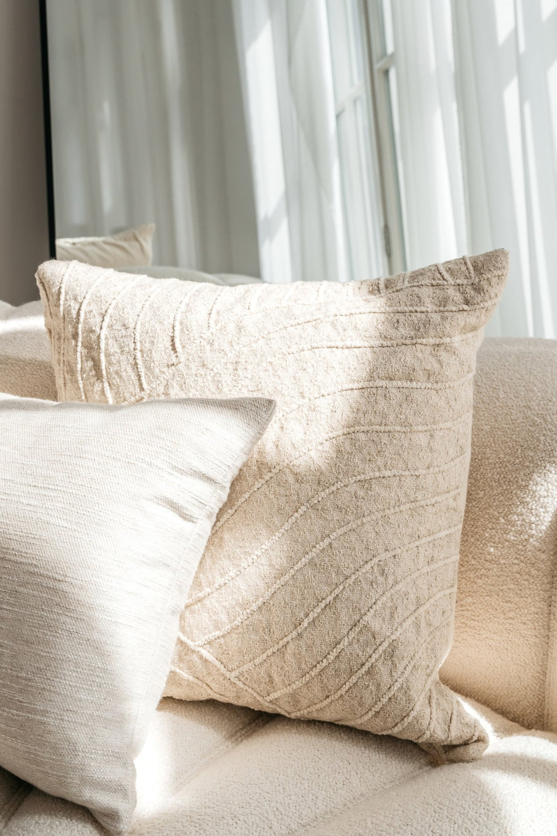Tufted linen-cotton decorative cushion Lynn 50x50 cm natural