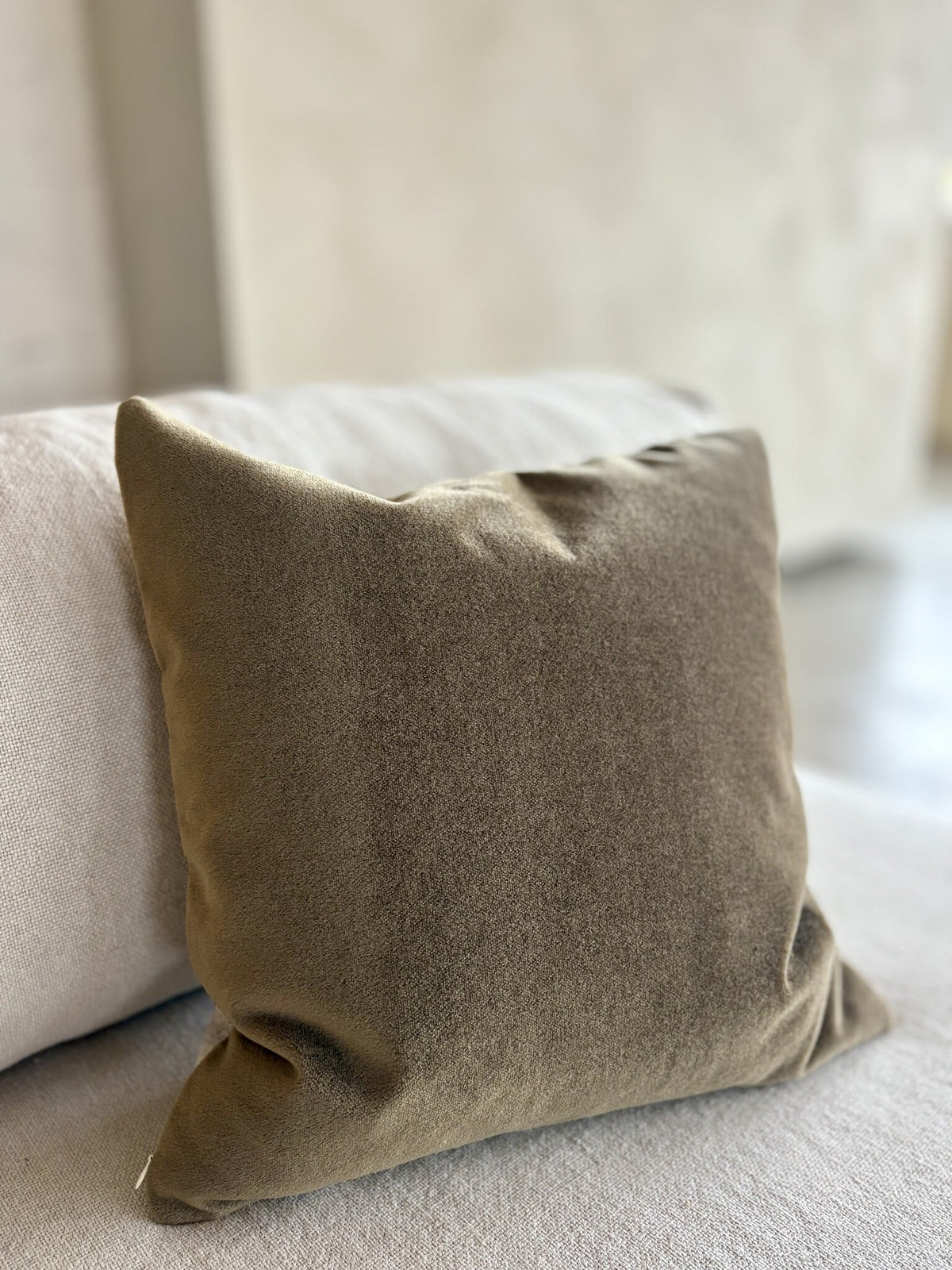 Satin mohair decorative cushion Sara tobacco 50x50 cm