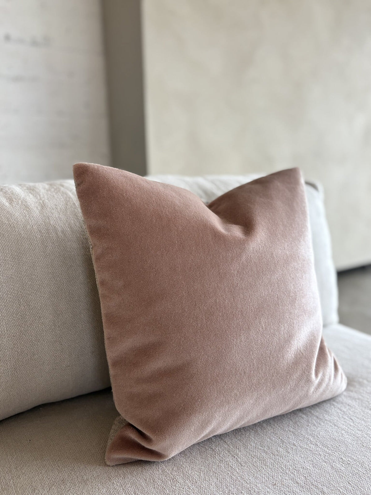 Satin mohair decorative cushion Sara blush 50x50 cm