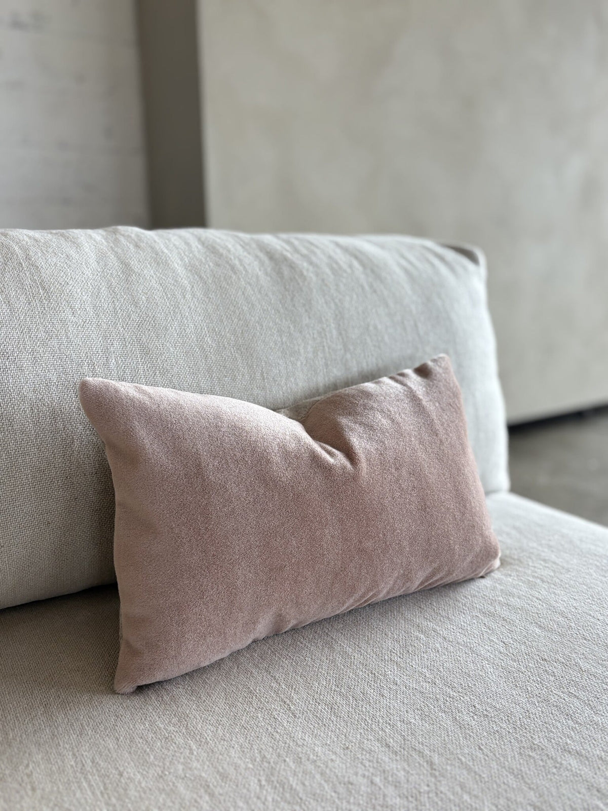 Satin mohair decorative cushion Sara blush 50x30 cm