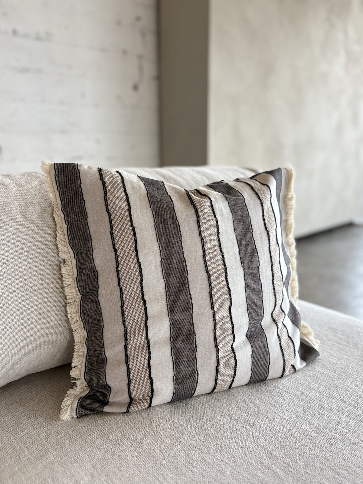 Luxury woven striped decorative cushion Holly 50x50 cm